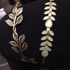 2 head bands : 1 gold , 1 gold & mint color💁🏻‍♀️